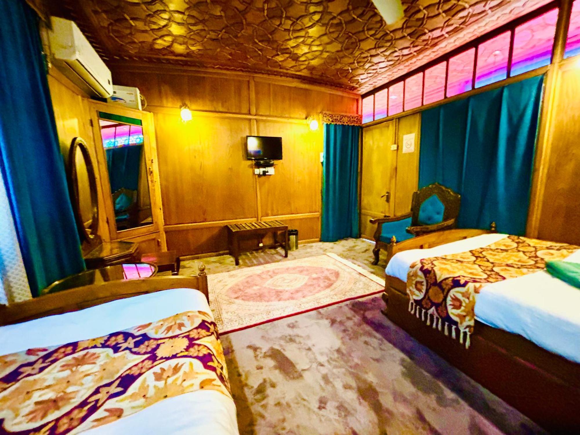 The Badyari Palace Houseboats Srinagar  Luaran gambar