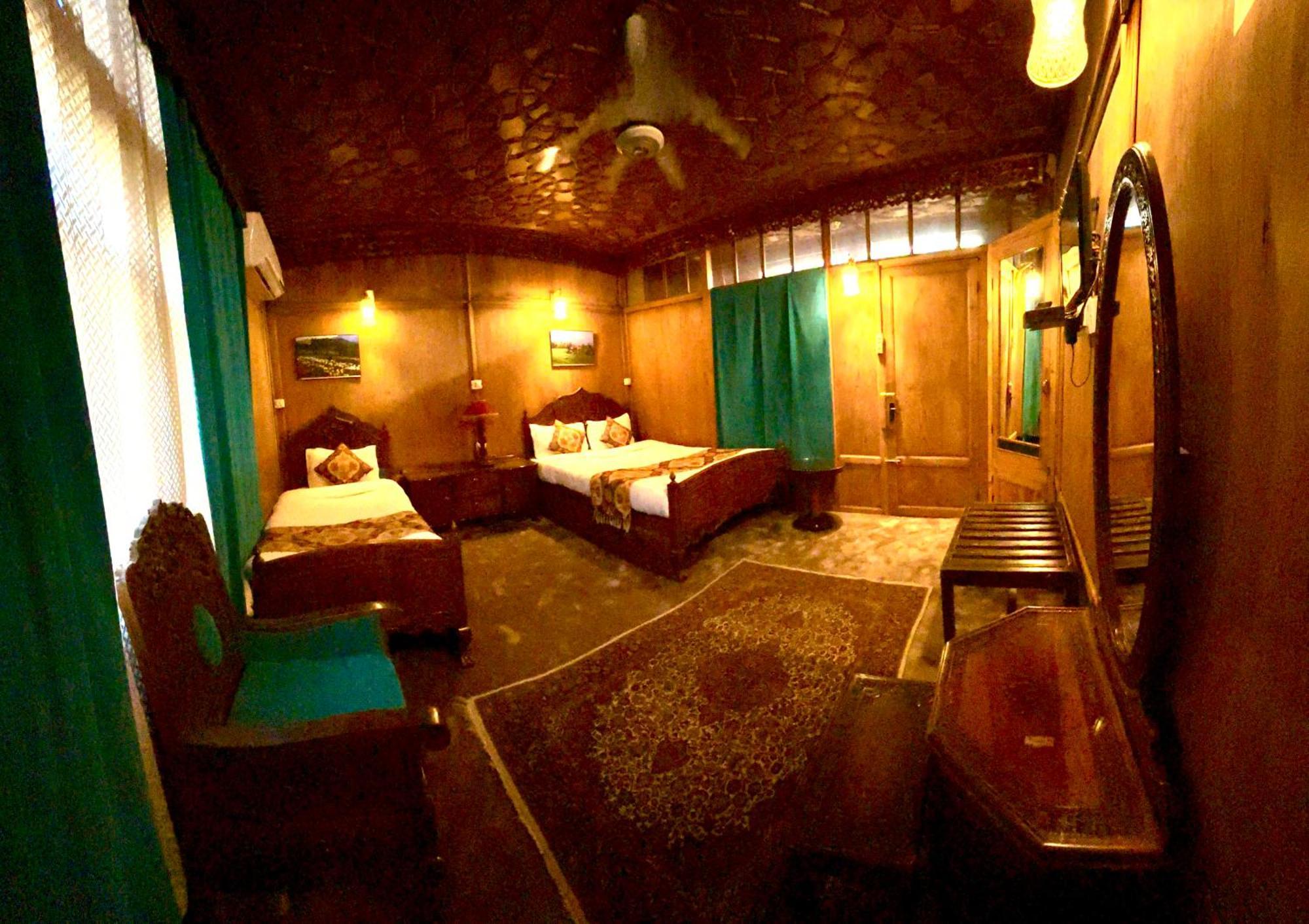 The Badyari Palace Houseboats Srinagar  Luaran gambar